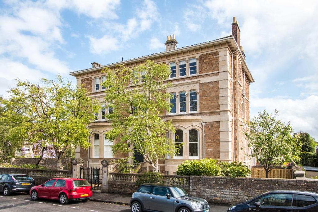 Your Stay Bristol Beaufort House - Tap to explore photos