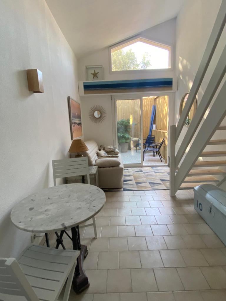 Charming house close to the Plage des Huttes photo 2