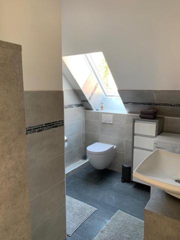 Traumhafte Dachwohnung mit Sonnenterasse photo 4