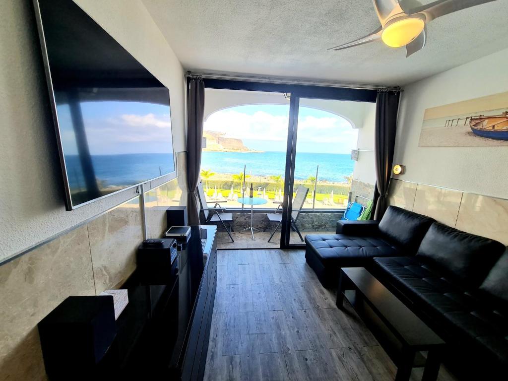 OCEANFRONT DELUXE-45m,TRANSFE R-inc ! 600 mb, 2 Big POOLs,2AirCondition, 2TV-65",DISHWASHER,Lift,Amadores View ! photo 2