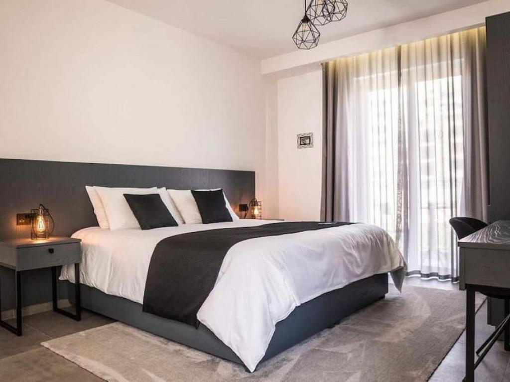 The Valley Room 7 condo with parking on premises photo 1