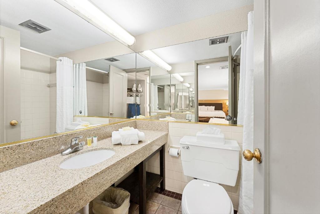 Days Inn & Suites by Wyndham Roseville/Detroit Area photo 4