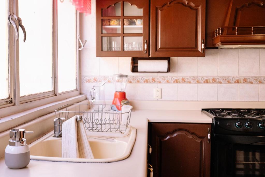 Spacious artsy home with fast WiFi - Tap to explore photos