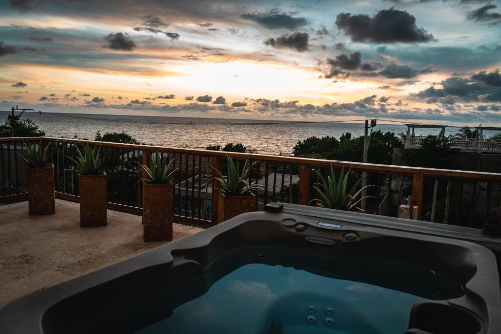 Casa Mangle, Jacuzzi + Piscina privada. 25 mts del Mar