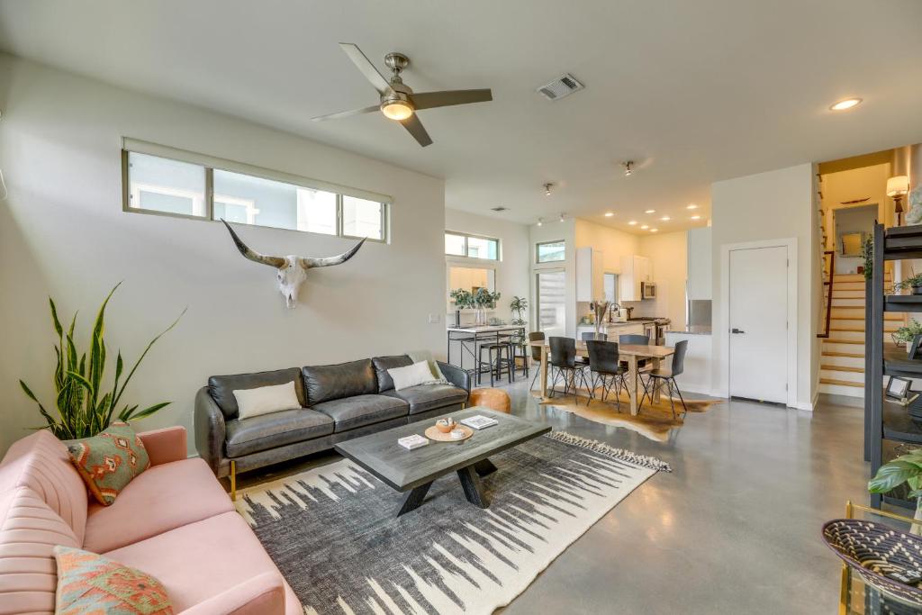 Modern Austin Vacation Rental with Covered Patio photo 2