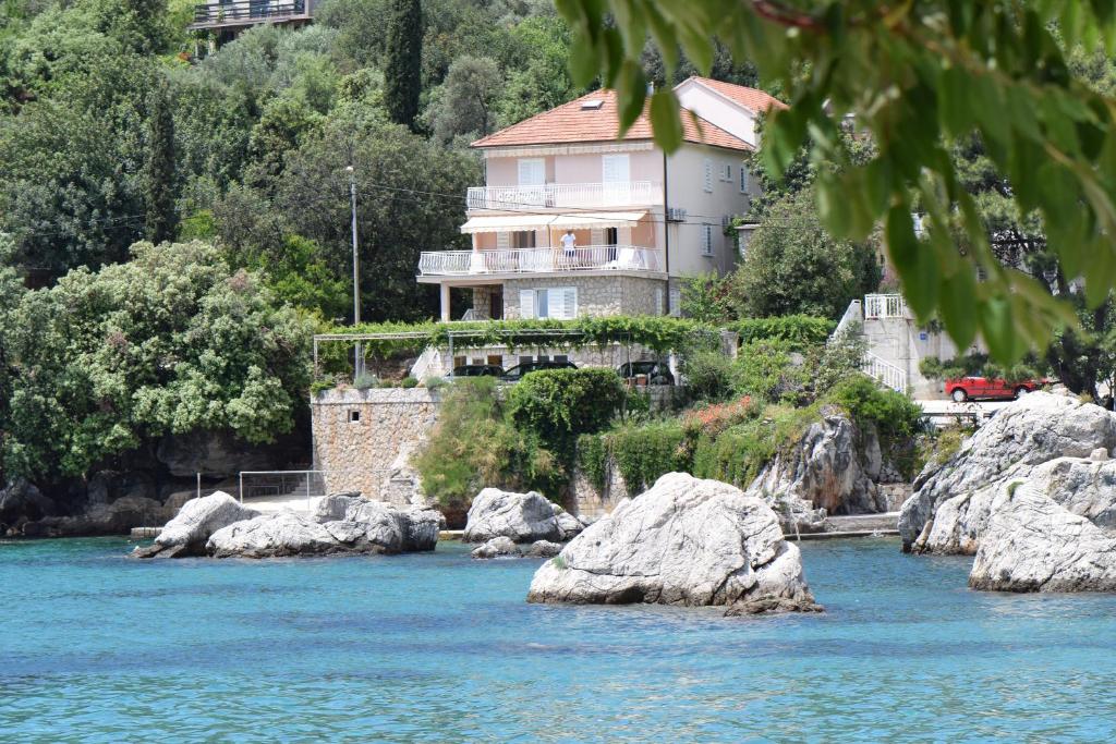Villa Ana Apartments