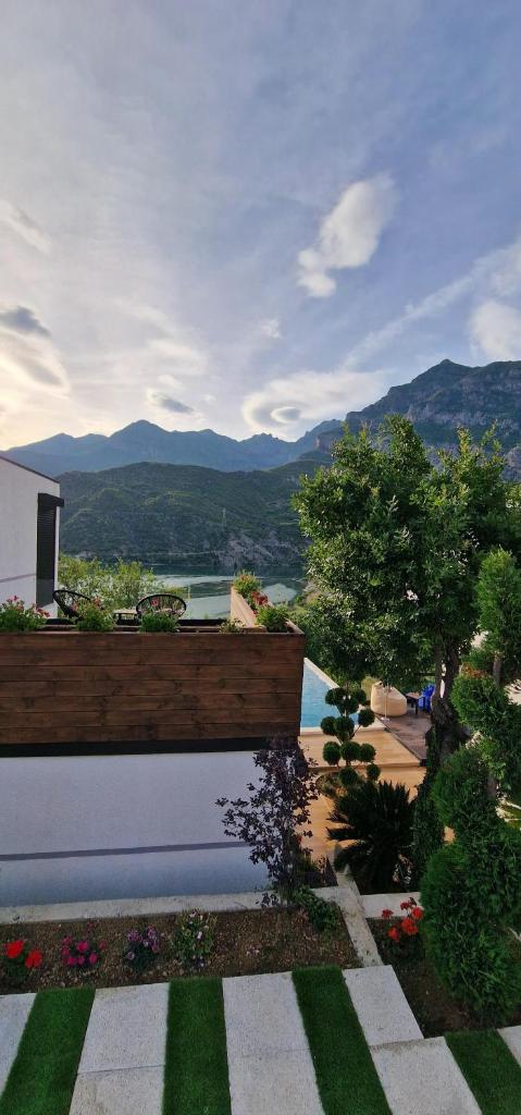 Koman Paradise by Romina photo 4