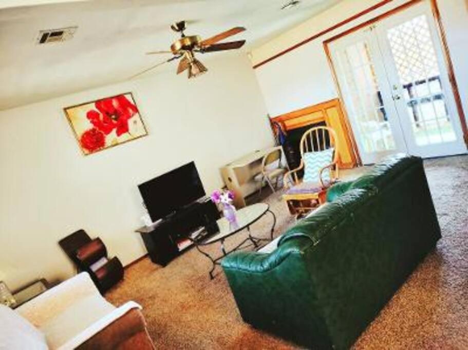 Golden Sunflower's Apartment B