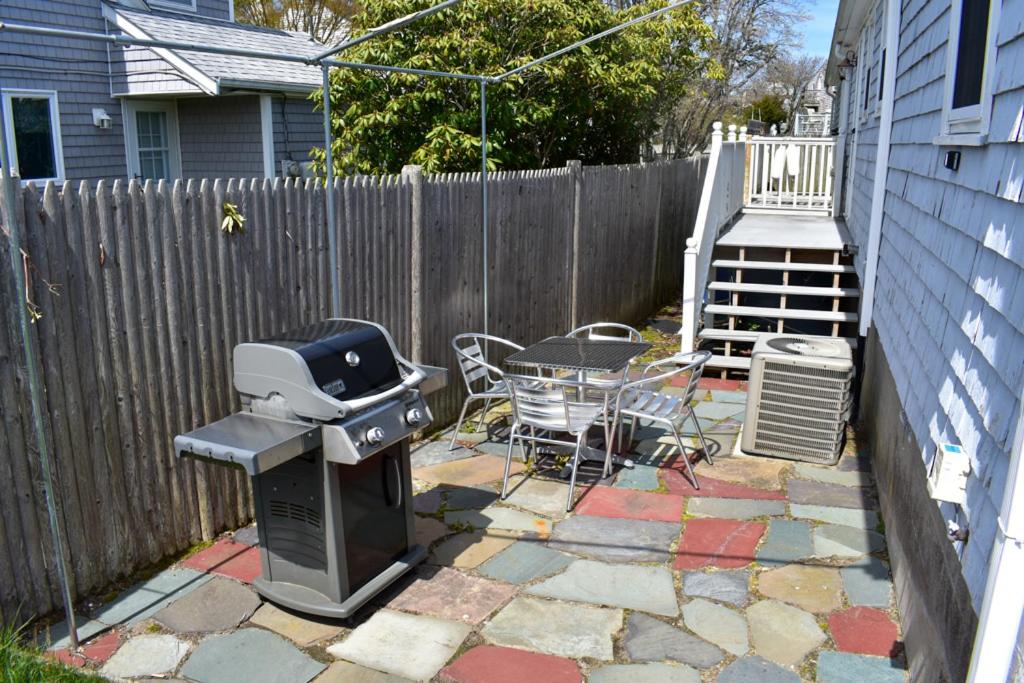 Seaside Serenity, just a block /0.1 mile away from the beach photo 2