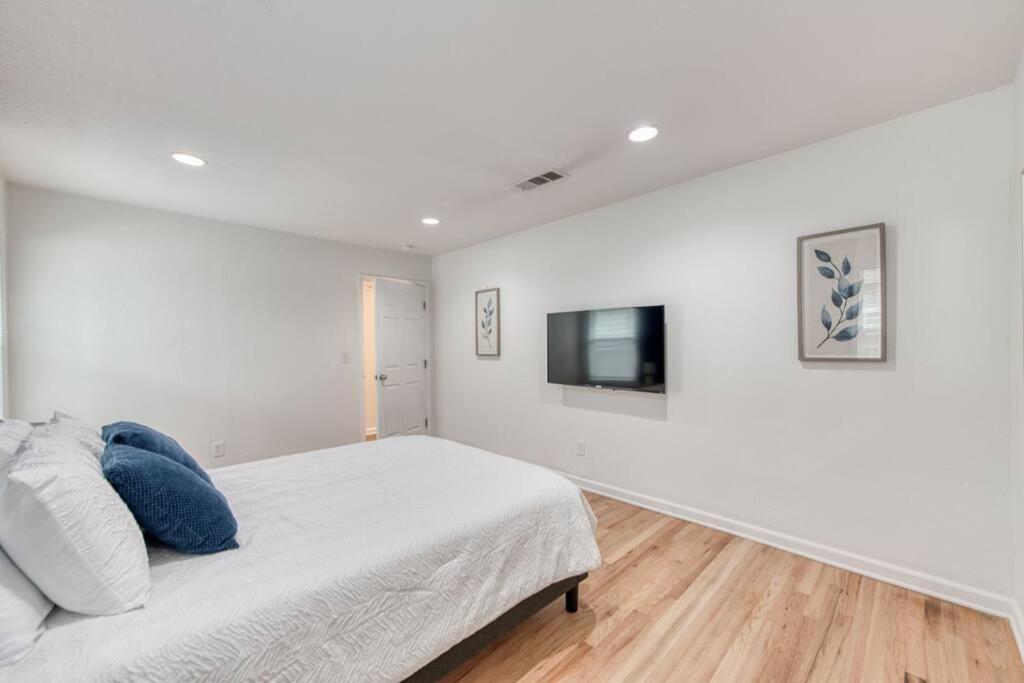 The Happy Hideaway 1BR Unit photo 1