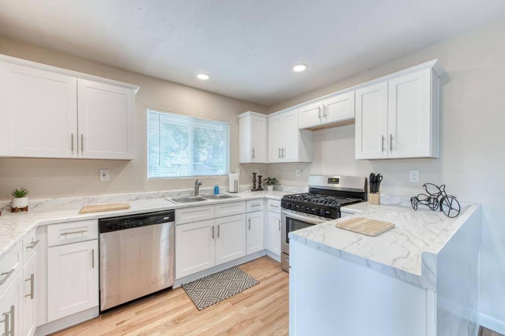 The Happy Hideaway 1BR Unit photo 4
