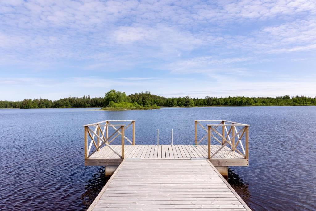 Holiday house with panoramic view of the lake Bolmen photo 3