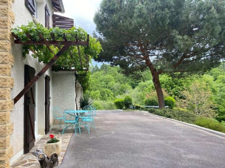 Jolie maison en plein pays vert. photo 3