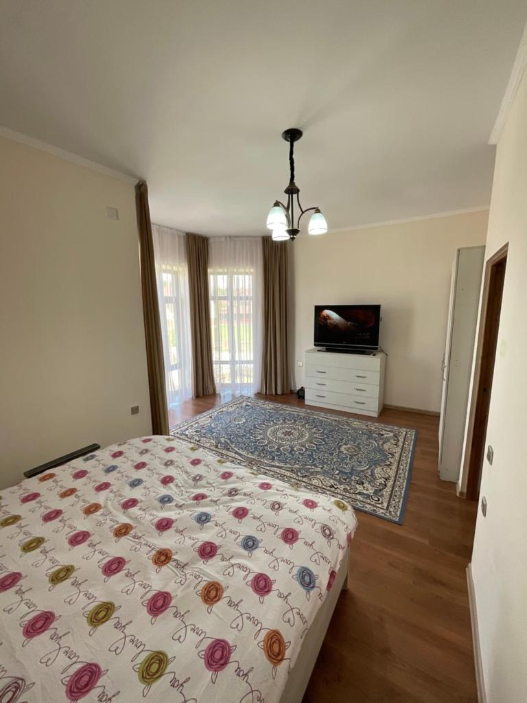 First line townhouse photo 3