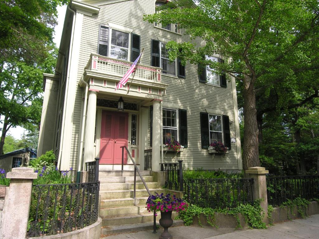 Delano Homestead Bed and Breakfast photo 1