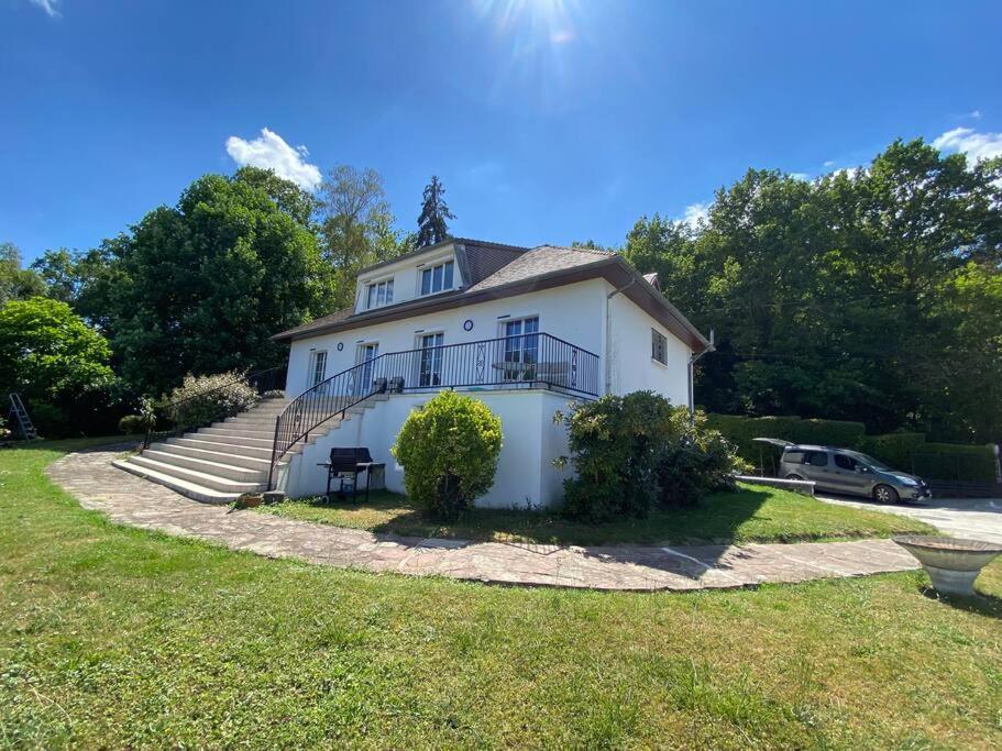 Maison dans les bois avec piscine photo 2