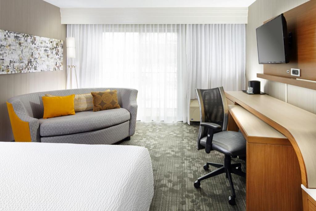 Courtyard by Marriott State College photo 4