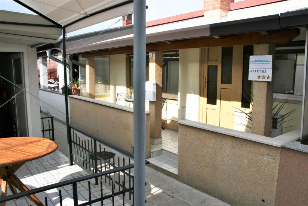 Small house apartment photo 4