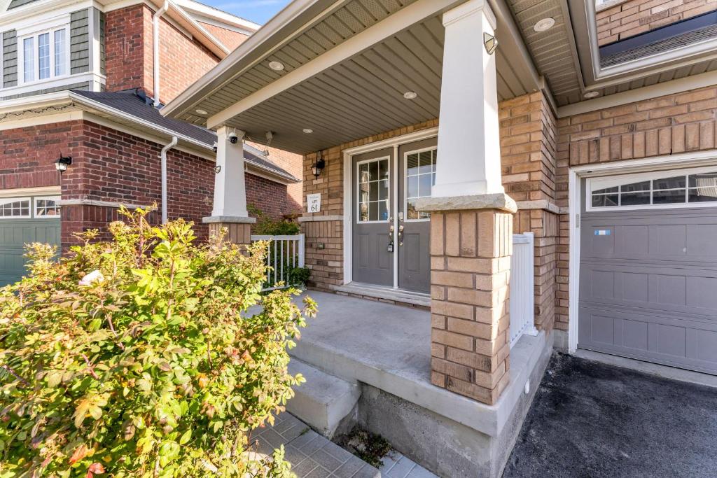 Elevate Your Family Getaway in Oshawa with the brand new Luxury Villa photo 4