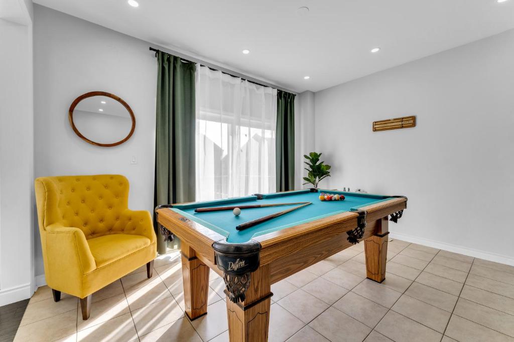 Elevate Your Family Getaway in Oshawa with the brand new Luxury Villa photo 2