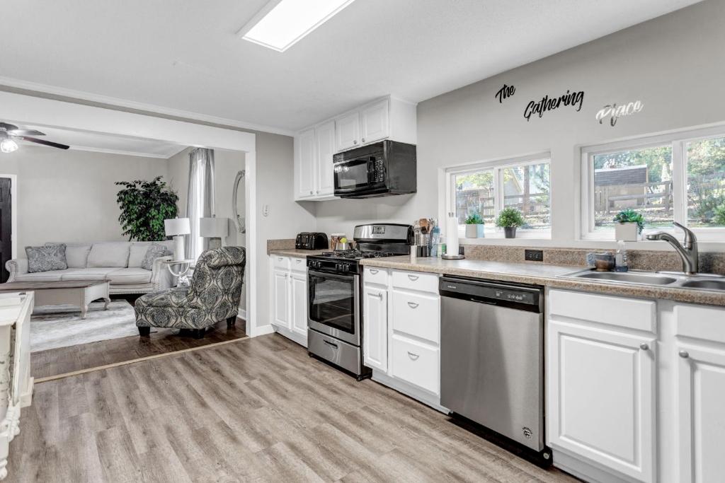 Pet Friendly Group Getaway with Grill and Deck photo 2