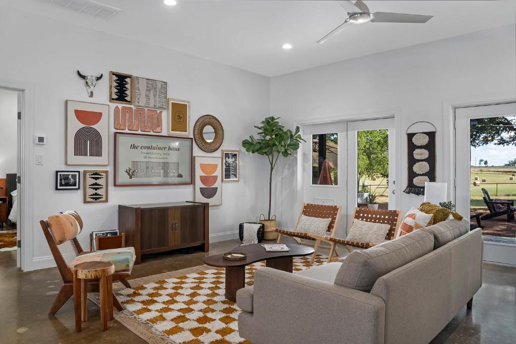 Container Haus pet friendly with cowboy pool photo 1