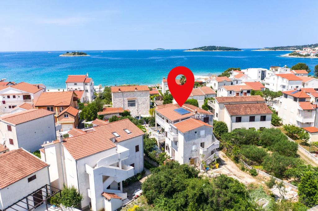 Apartments by the sea Rogoznica - 10268