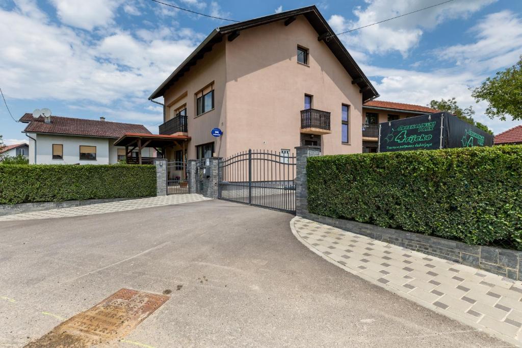 Apartments for families with children Karlovac - 20989 photo 1