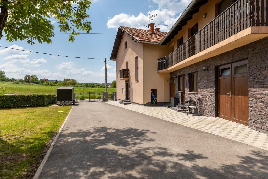 Apartments for families with children Karlovac - 20989 photo 2