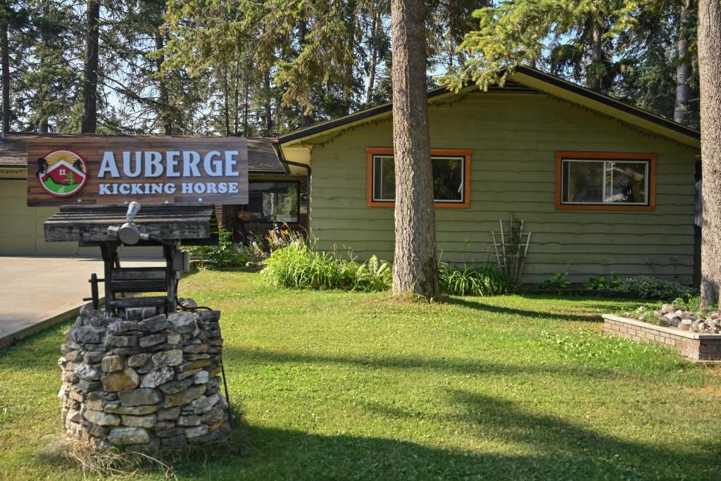 Auberge Kicking Horse Guest House