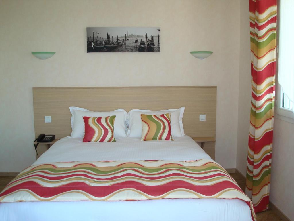 Brit Hotel Confort Azur Cholet Nord - Tap to explore photos