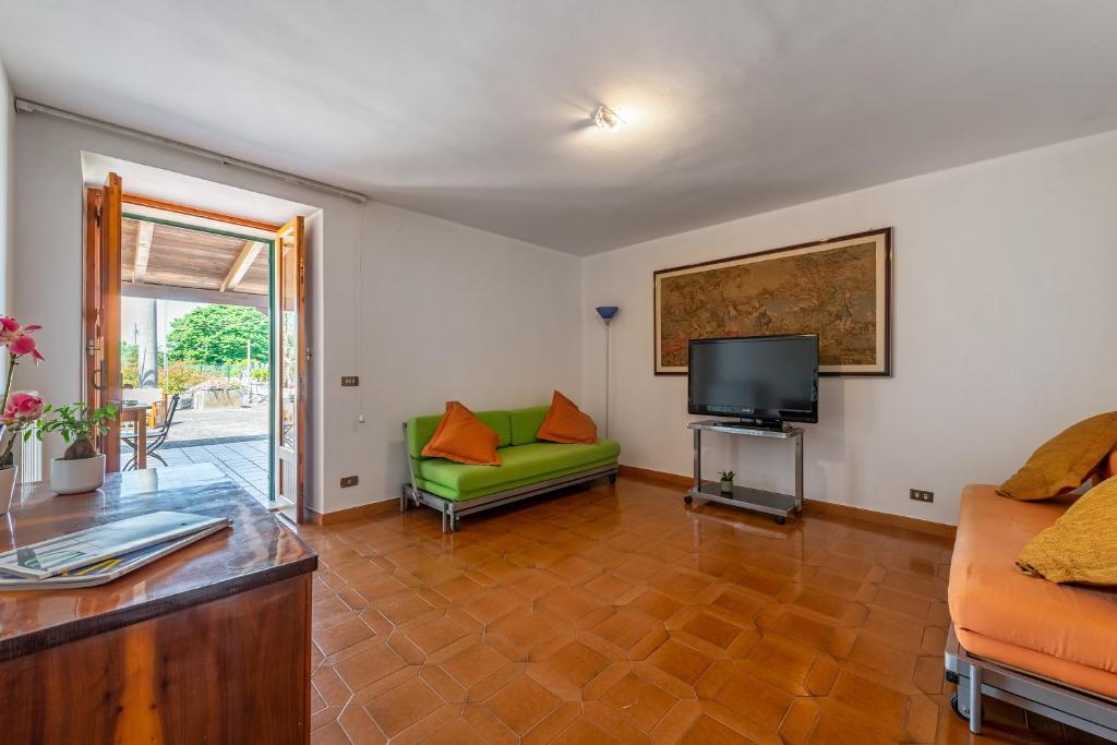 Crafty House With Wi-Fi - Happy Rentals photo 2