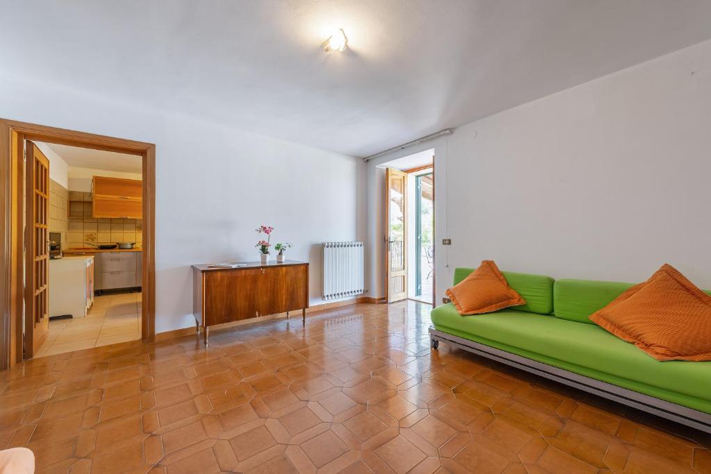 Crafty House With Wi-Fi - Happy Rentals photo 3