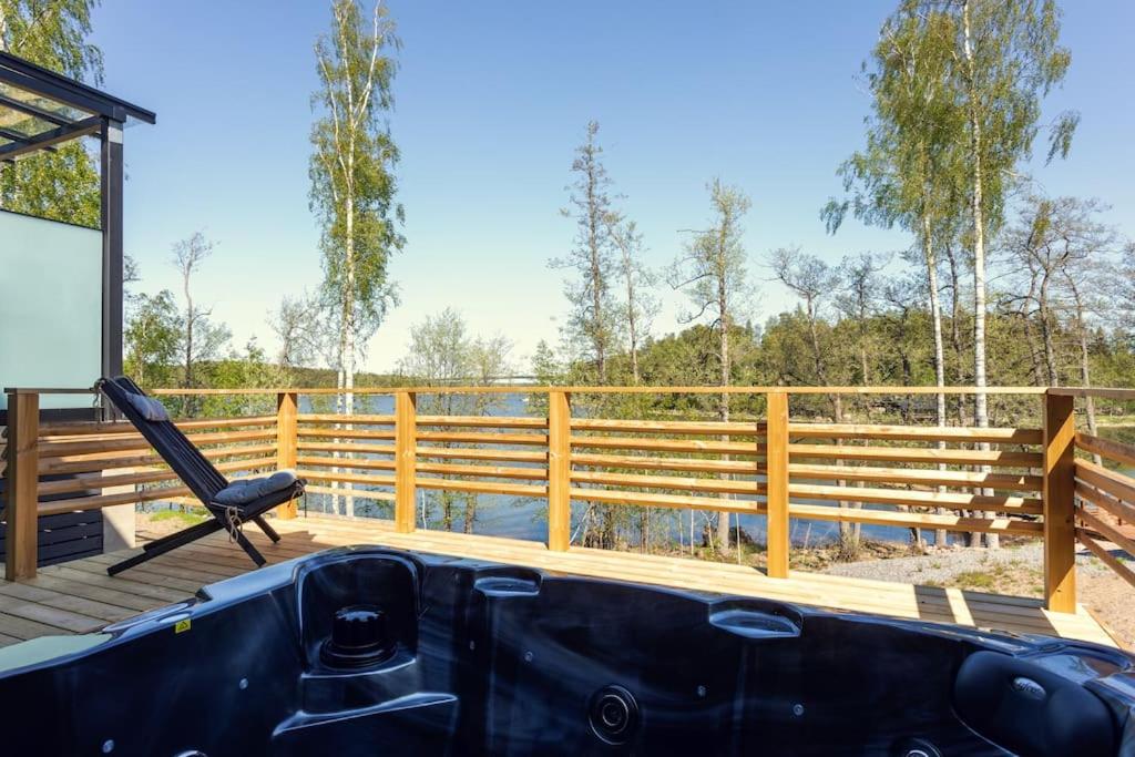 Villa Eslahti - Seafront/Jacuzzi photo 3