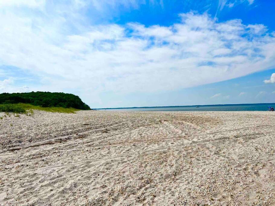 Hamptons Escape: Near Beaches, Restaurants, Wineries. photo 3