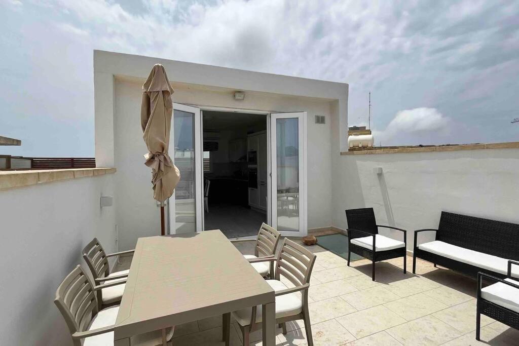 Brand new 3-level sea view apartment near beach photo 3