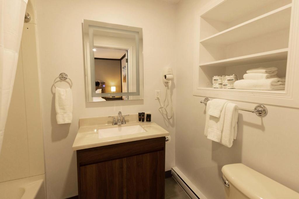 Motel 7 Inn & Suites photo 2