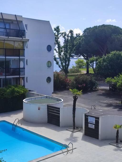 T2 au ponant avec piscine photo 3