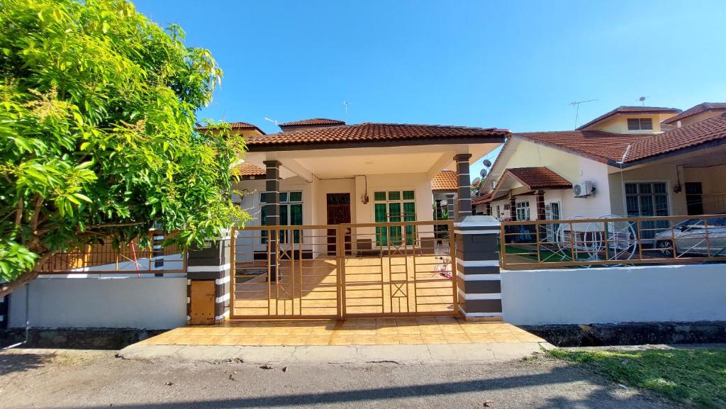 Teratak Azhan Homestay photo 4