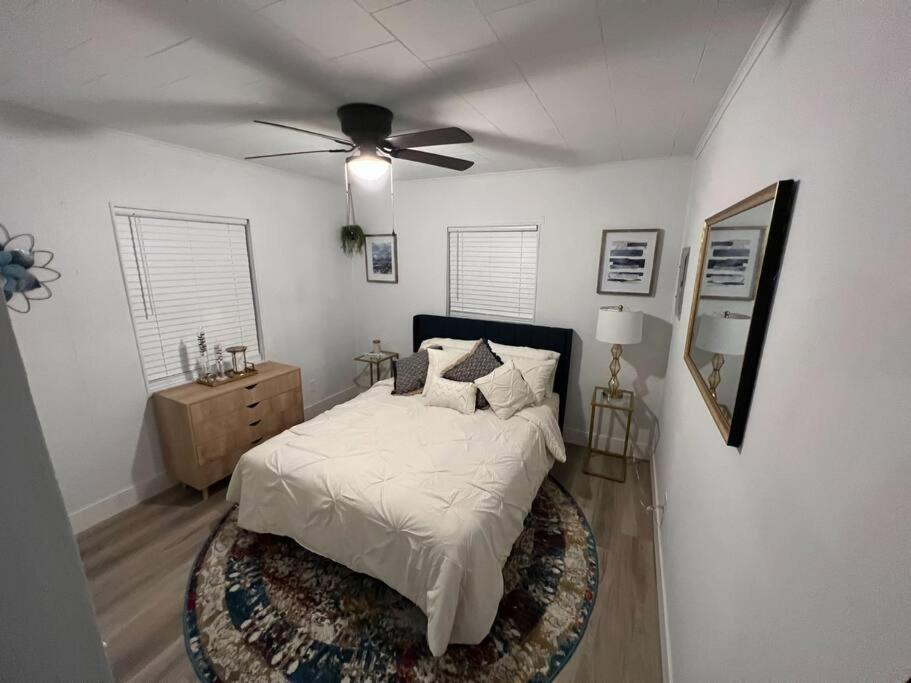 Cozy and minutes from downtown photo 1