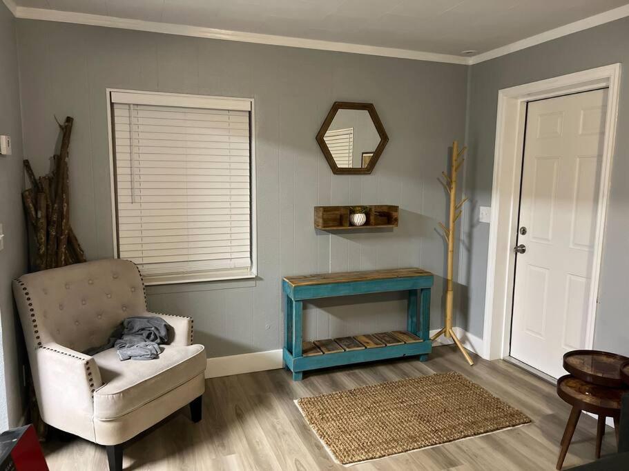 Cozy and minutes from downtown photo 3