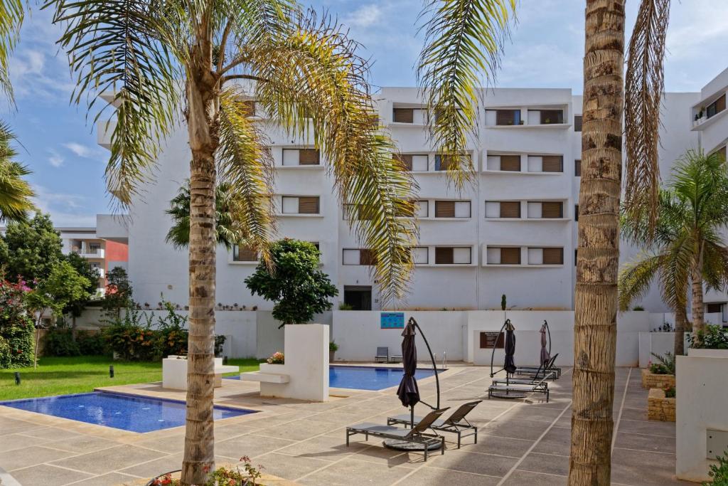 Luxury Apartment 90sqm with Pool near Beach WIFI Unlimited Optical Fiber