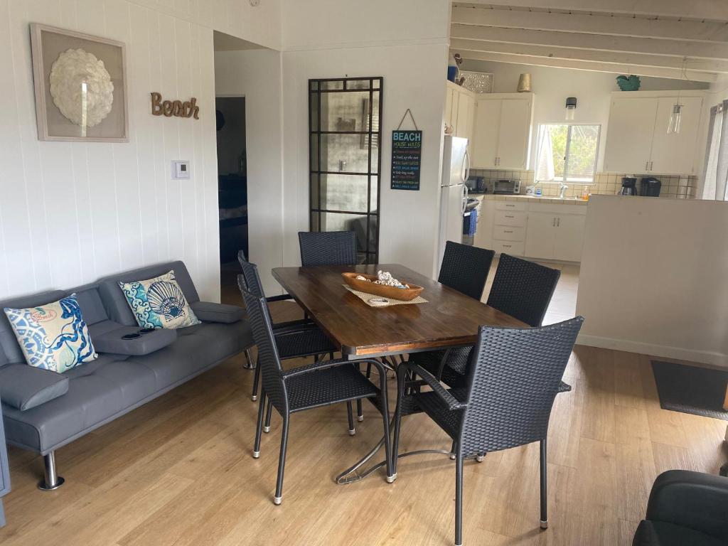 Beach Style Home~Heart of Encinitas, Close to Beaches & Shopping photo 2