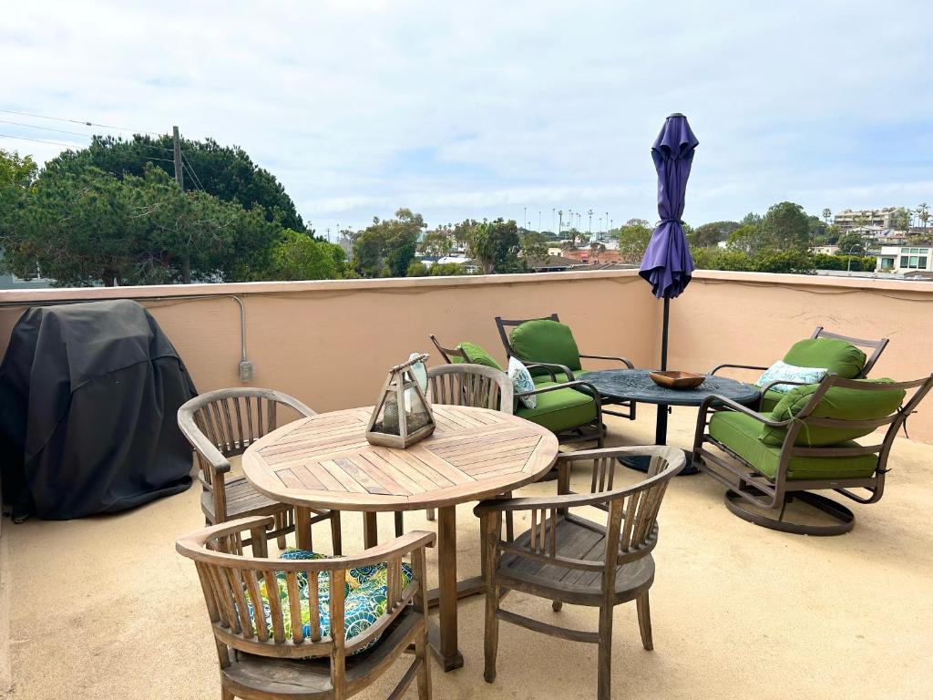 Beach Style Home~Heart of Encinitas, Close to Beaches & Shopping photo 1