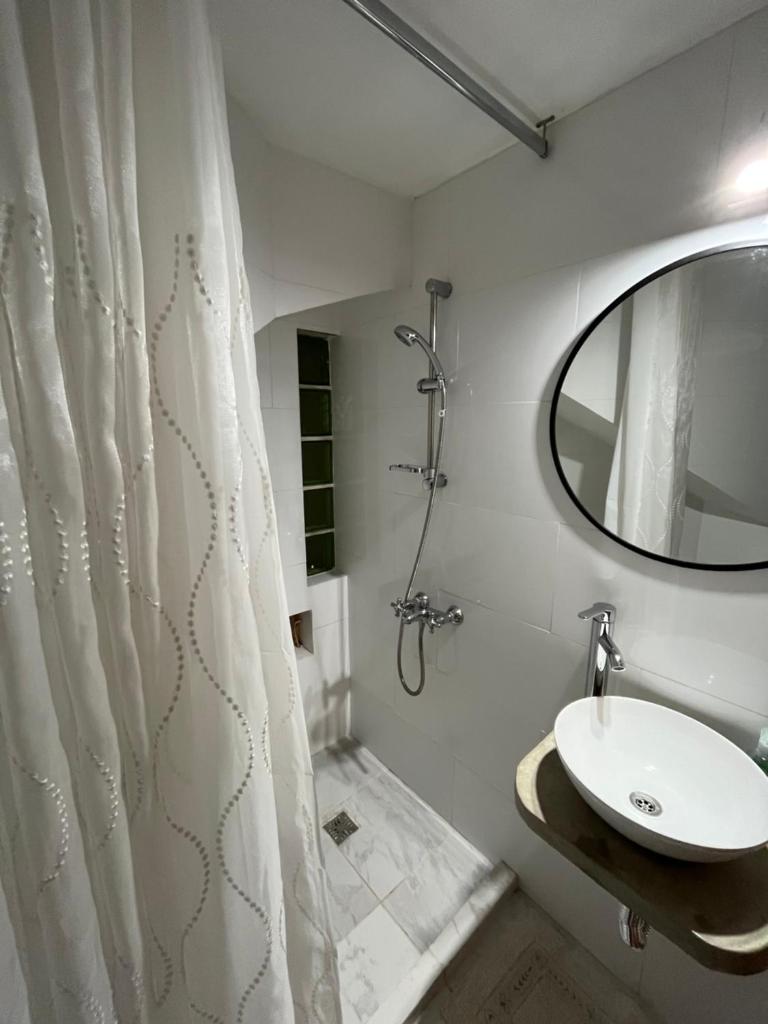 Studio privado en casa de familia con cochera incluída photo 4