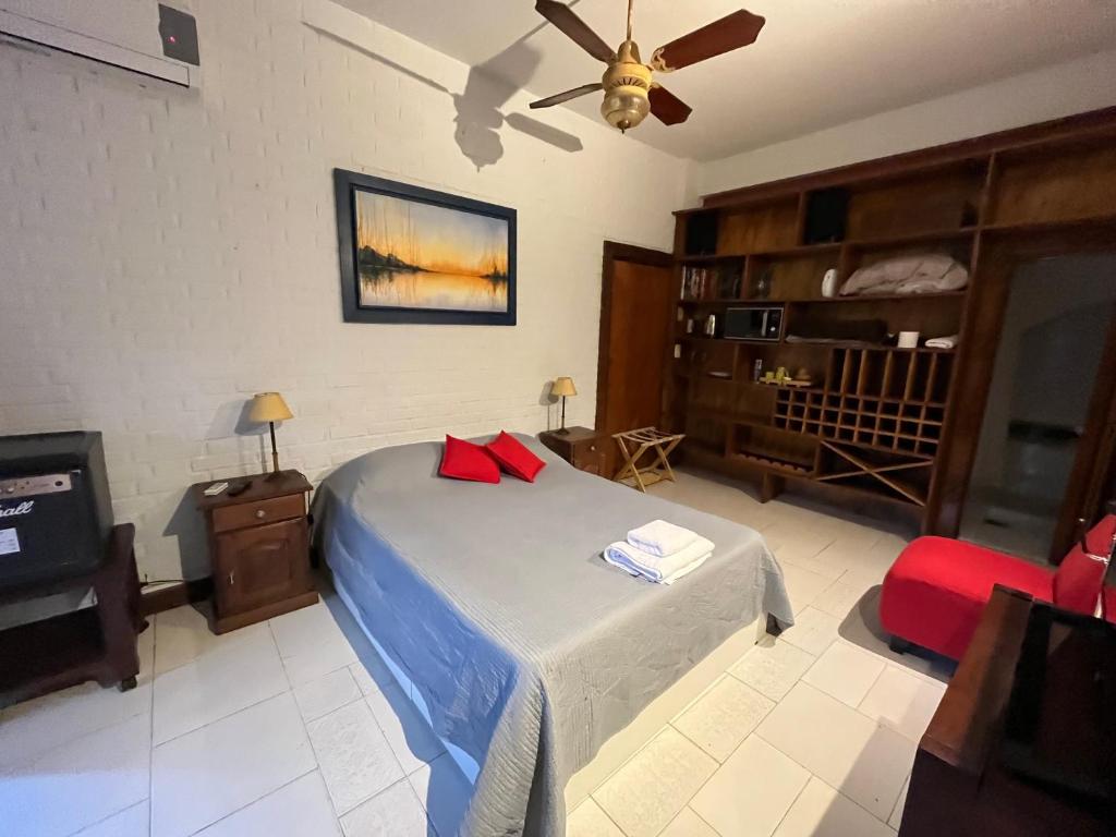 Studio privado en casa de familia con cochera incluída