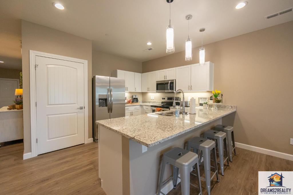 Walk-in - Close to 76 Strip - Resort Amenities - FREE TICKETS INCLUDED - FH-G203 photo 2