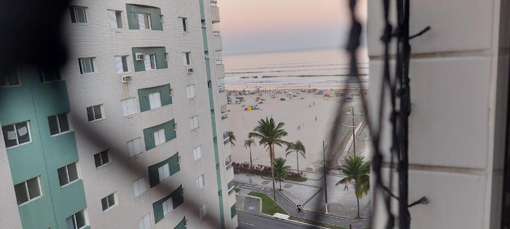 Apartamento beira mar na Praia Guilhermina,ambiente familiar