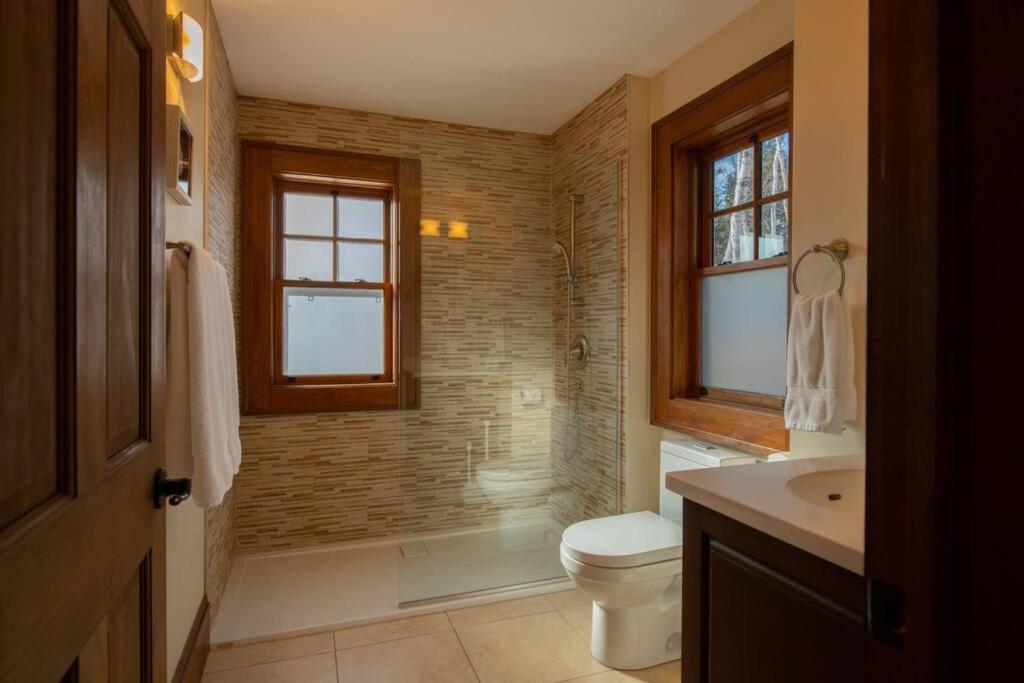 Ocean View Villa with Hot Tub and Movie Theatre photo 3