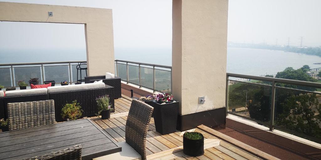 Penthouse on the Lake photo 3